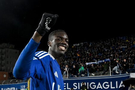 Assane Diao dans le viseur de Manchester United: Fàbregas ne ferme pas la porte à un départ mais pose ses conditions