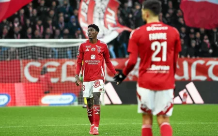 Ligue 1 : Abdoulaye Niakhaté Ndiaye voit rouge, Brest s’incline contre le RC Lens de Nampalys Mendy