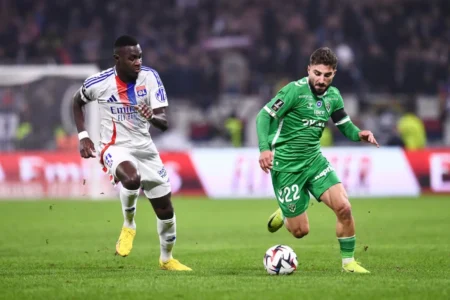 Ligue 1 : Moussa Niakhaté et Lyon s’inclinent dans le derby contre l’ASSE (2-1)