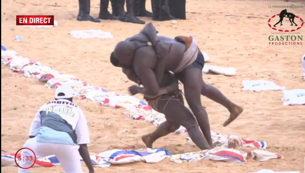 Expérience vs Fougue : Lac 2 fait plier la jeunesse de Fass avec maîtrise et puissance et défie le temps (Vidéo)