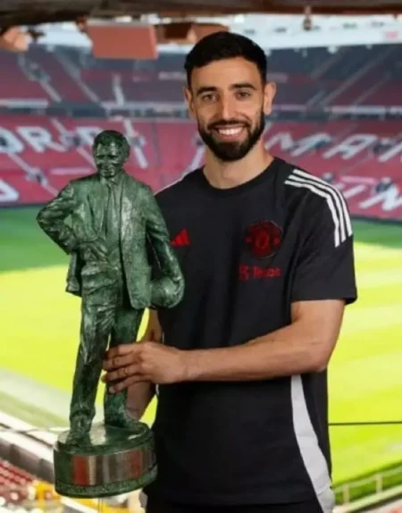 Premier League : Bruno Fernandes élu joueur de l’année à Manchester United