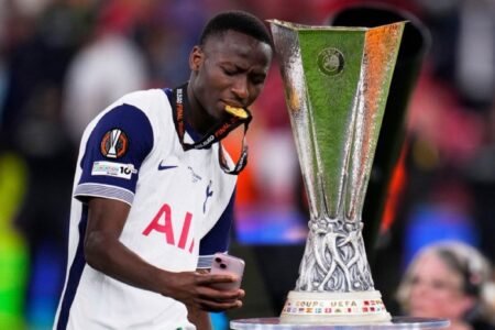 Pape Matar Sarr entre dans l’histoire : Tottenham roi d’Europe après 17 ans d’attente