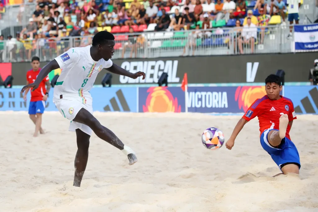 Mondial Beach Soccer 2025 : Le Sénégal se fait plaisir contre le Chili (7-3) et réalise un carton plein historique Mondial Beach Soccer 2025 : Le Sénégal se fait plaisir contre le Chili (7-3) et réalise un carton plein historique
