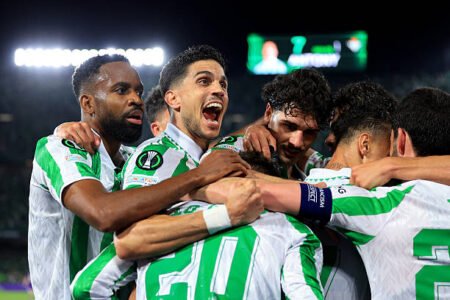 Ligue Conférence : Le Real Betis de Youssouf Sabaly et Nobel Mendy s’impose contre la Fiorentina en demi-finale aller