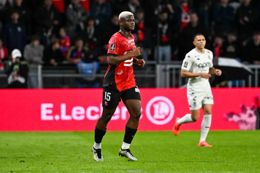 Rennes : Mikayil Faye dément les rumeurs de départ : « Je suis bien au Stade Rennais »