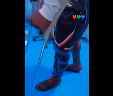 Balla Gaye 2 aperçu à l’hôpital avec des béquilles après sa défaite face à Siteu (vidéo)