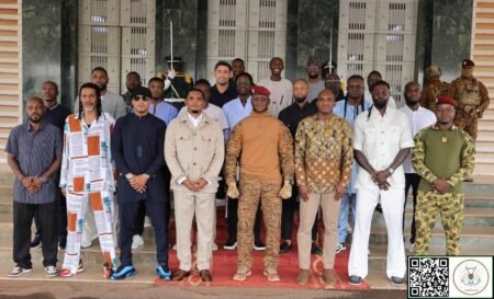 Burkina Faso : Le Capitaine Ibrahim TRAORÉ accueille les anciennes gloires du football africain