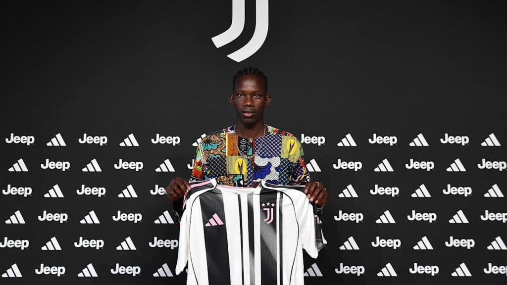 Mercato : L’attaquant sénégalais de 17 ans, Demba Sall Samb signe au Juventus