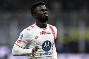 Italie – Keita Baldé poussé vers la sortie par Paolo Bianco (Coach Monza)