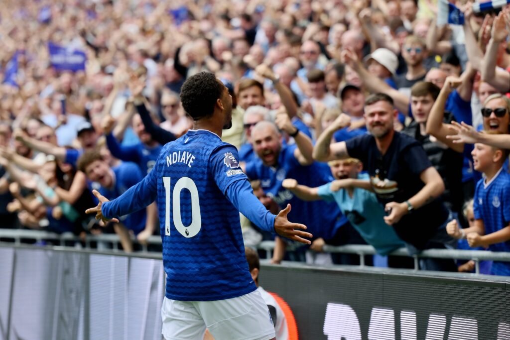 Ilamane Ndiaye marque à Hill Dickinson Stadium et entre dans l’histoire (vidéo) Ilamane Ndiaye marque à Hill Dickinson Stadium et entre dans l’histoire (vidéo)