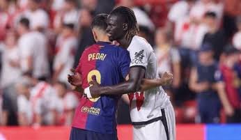 La Liga : Pathé Ciss, deuxième milieu récupérateur derrière Pedri.