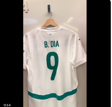 Dans les vestiaires, les maillots des Lions attendent le coup d’envoi