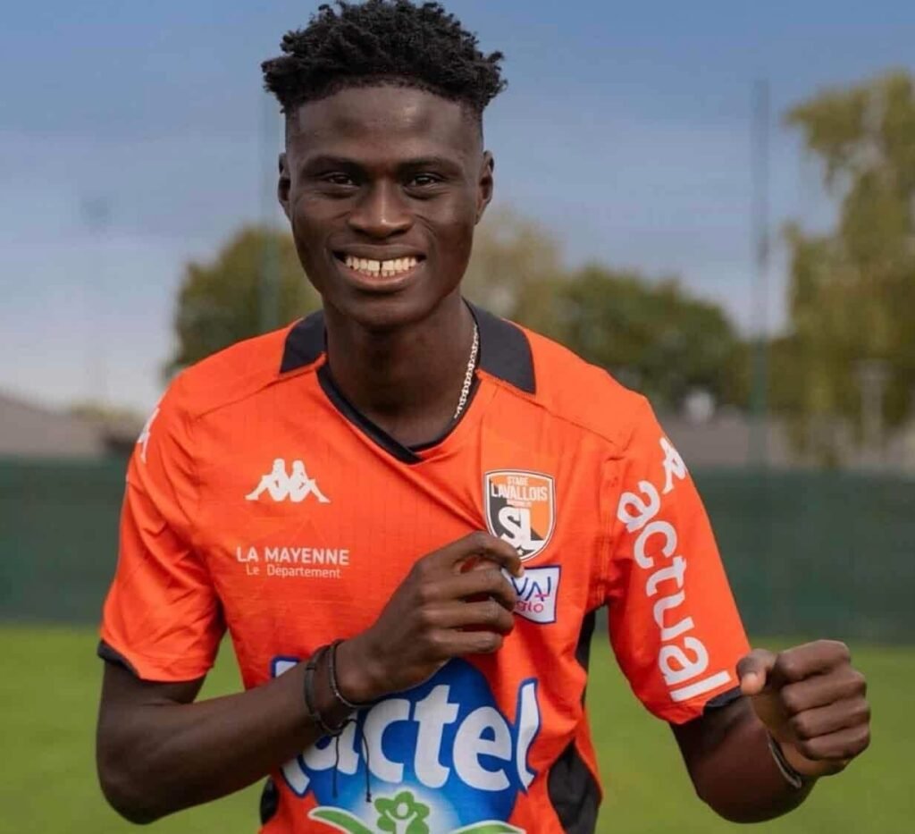 Joseph Layousse Samb s’engage pour trois ans avec le Stade Lavallois Joseph Layousse Samb s’engage pour trois ans avec le Stade Lavallois