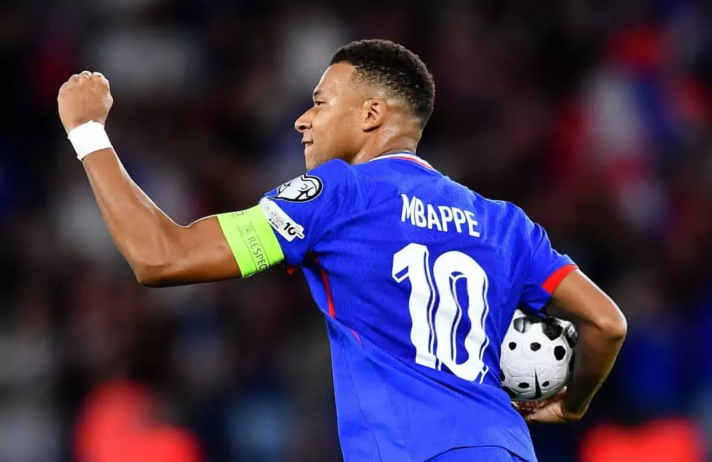 Kylian Mbappé rassure après sa blessure : aucune lésion grave détectée Kylian Mbappé rassure après sa blessure : aucune lésion grave détectée