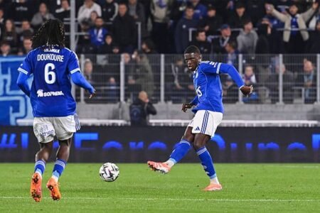 Strasbourg – Liam Rosenior évoque l’avenir international de Mamadou Sarr : “S’il décide d’y aller avec le Sénégal…”