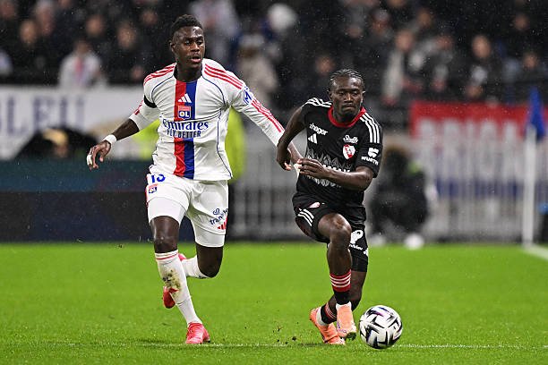 Ligue 1 : Moussa Niakhate passeur décisif, l’OL arrache la victoire contre Strasbourg Ligue 1 : Moussa Niakhate passeur décisif, l’OL arrache la victoire contre Strasbourg
